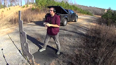 Glock 17 Shooting at PT-Hostage Painted Edge