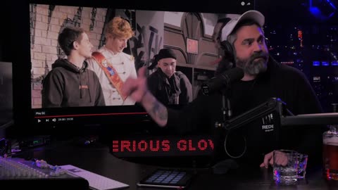 REDBAR - Comedian Sam Walker calls in to discuss his appearance on Kill Tony (1080p)