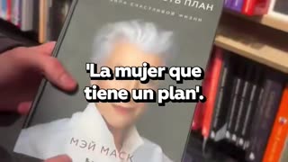 Un chico abre el libro de Maye Musk creyendo que va a encontrar motivación…