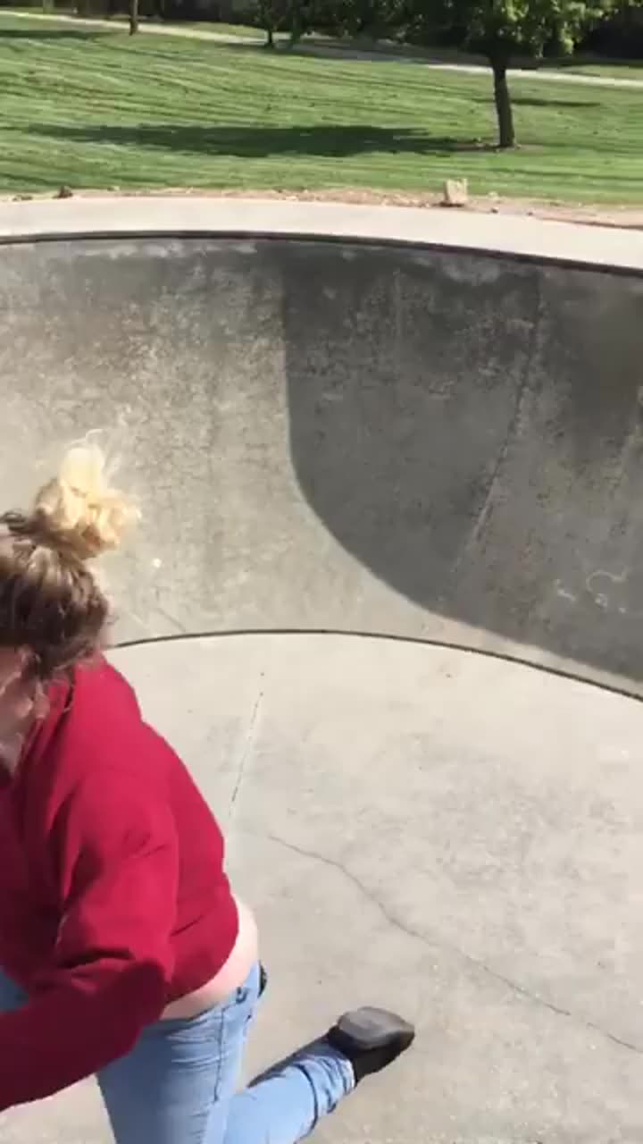 Phat Girls Fighting Throwing Punches