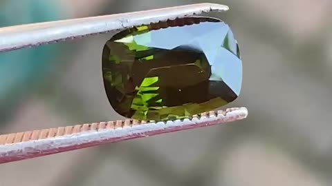 Green zircon gem