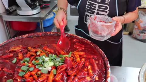 This Top-Tier Tteokbokki Shook the Snack World! People Rush Here from All Over Korea