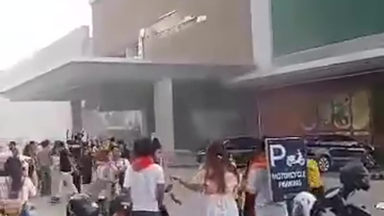 Partial Collapse at Robinsons Place Butuan Following Magnitude 7.6 Earthquake.