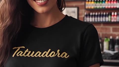 ¿Ya viste esta camiseta? No sabes lo suave y chic que se siente puesta #modaplayera #verano2025