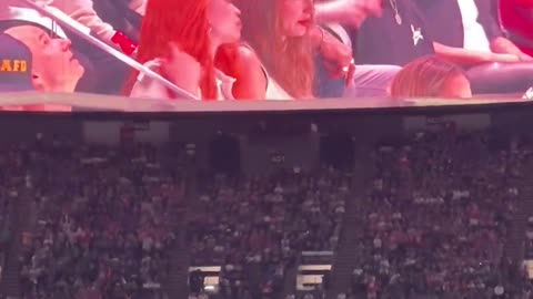 Taylor Swift LOUDLY booed