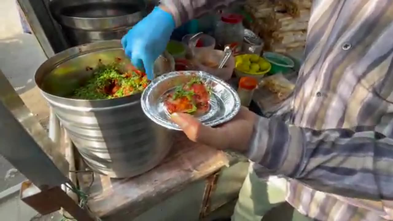 A Diamond Merchant Selling Street Food?! 😱 | Surat’s Bataka Bhungra Story