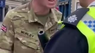 🇬🇧 British Soldier tells Cop what he thinks