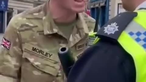 🇬🇧 British Soldier tells Cop what he thinks