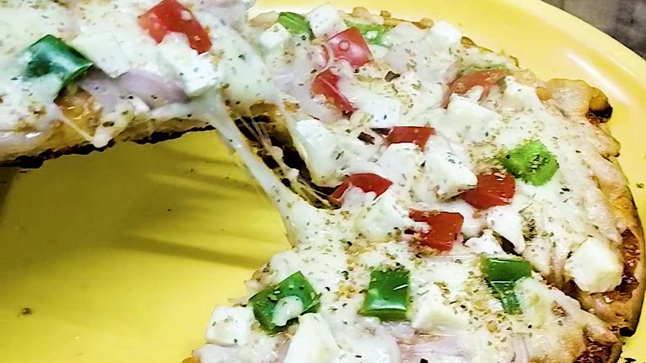 Kadhai Pizza | Homemade Pizza Without Oven! | ਕੜਾਹੀ ਵਿਚ ਪਿਜ਼ਾ | ਬਿਨਾ ਓਵਨ ਦੇ ਅਸਾਨ ਰੈਸੀਪੀ!