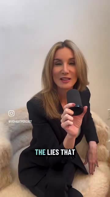 Liberal podcaster Jennifer Welch plugs her new anti-Trump book.