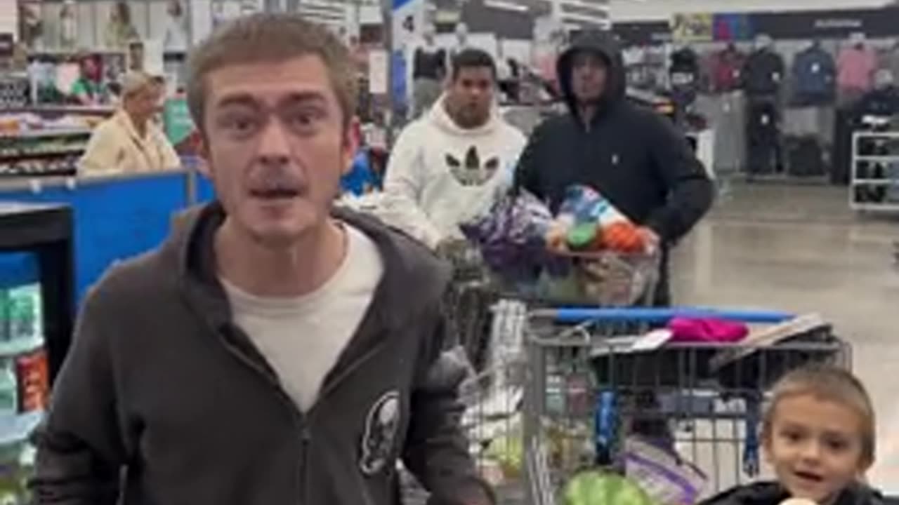 Government shut down needs to END I got kids to feed lol