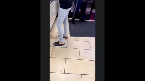 Crackhead season is upon us - 7-11 workers evict rowdy customer. He got "paddled"