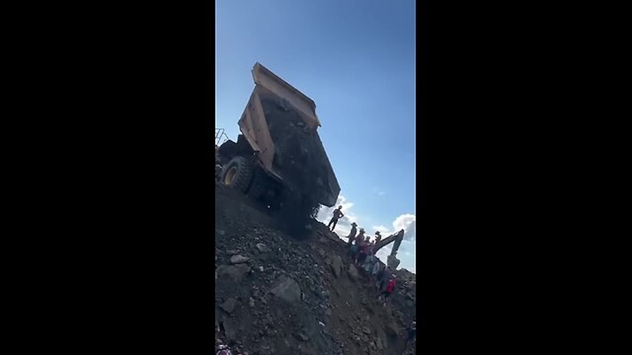 See the unloading of the truck that took everyone by surprise