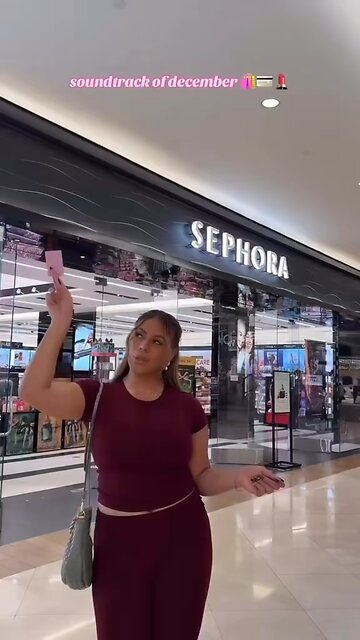 Fifth harmony member Dinah Jane shopping at the mall