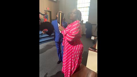 I love the sound of cowbells in church 🔔👏🏾 #praisebreak play it Marica