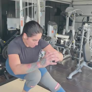 yinyleone at gym workout