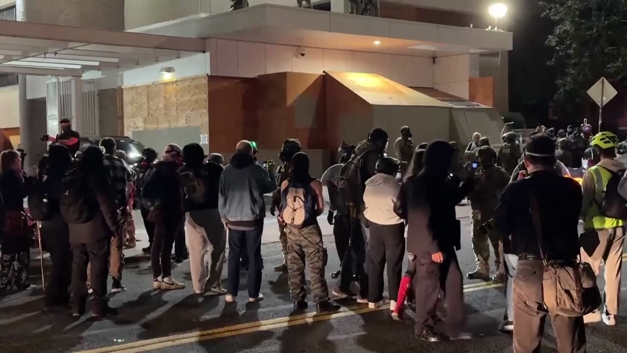Protesters and ICE Agents FACE OFF in Portland