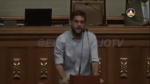 É proibido esquecer o discurso histórico de Juan Requesens, o discurso que lhe custou a juventude e a saúde mental, passando por torturas e anos de prisão por querer expressar o sentimento de milhões de venezuelanos. Todos devem divulgar: é proibido