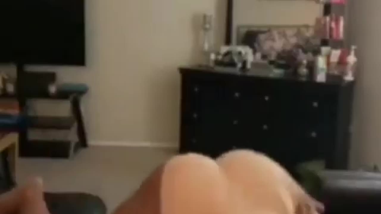 GigaButts Twerking Dance Wildly