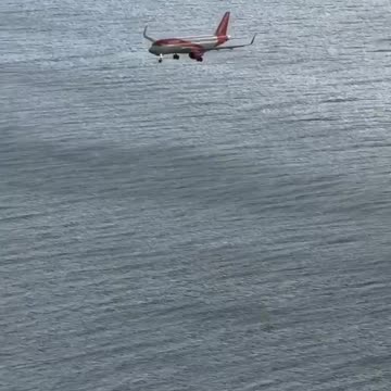 Landing of an EasyJet Airbus A320 at Gibraltar Airport