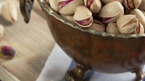 सर्दियों में पिस्ता खाने के तीन ज़बरदस्त फायदेshealth #trend #short #facts #viral #reels