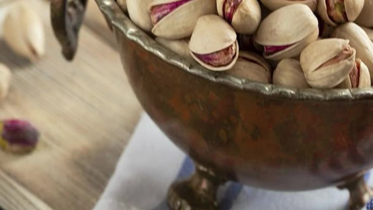 सर्दियों में पिस्ता खाने के तीन ज़बरदस्त फायदेshealth #trend #short #facts #viral #reels