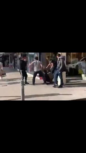 🇫🇷 Paris “Migrant” Insults Chechen Tourists’ Women – Then THIS Happened 😳 | Full Video