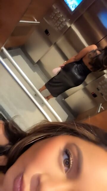 Does Chromeazz butt look big in her dress?