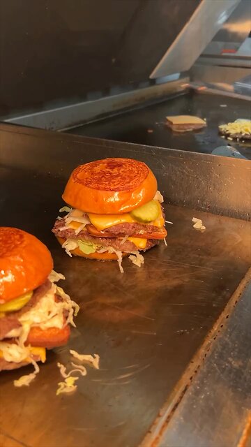 Follow for more ASMR videos🌮🍟 Credits: @devourpower #mukbang #asmr #fastfood #asmreating