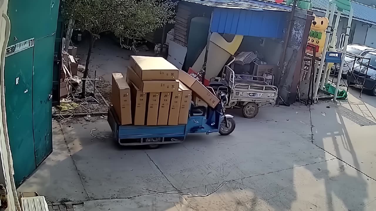 🛴💨 My Scooter People Need Me! | FunFM
