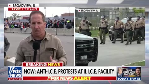 Police Push Back Against Anti-ICE Protestors