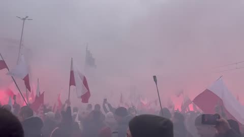 Już jest mega atmosfera, a Marsz Niepodległości jeszcze się nie zaczął… ❤️😍🇵🇱