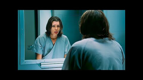 A Serial Killer is Hunting Her But Each Time She Blinks, Everyone's Face Changes