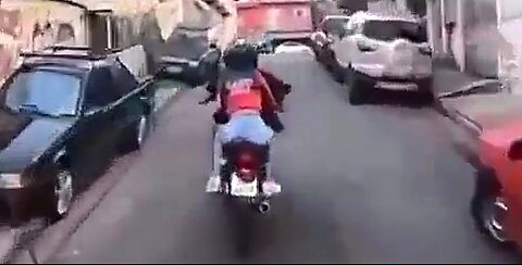 COUPLE RUNNIN FROM THE COPS IN THE BEST & LONGEST MOTORCYCLE POLICE CHASE EVER. 😲