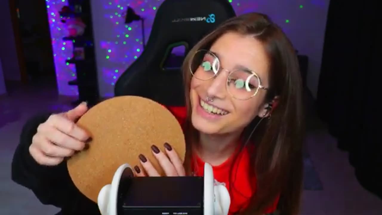 ASMR | Susurros y tapping