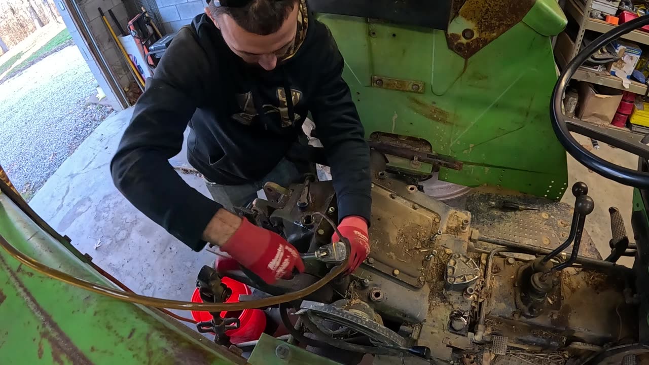 Duetz D 6207 - Removing Hydraulic Pod