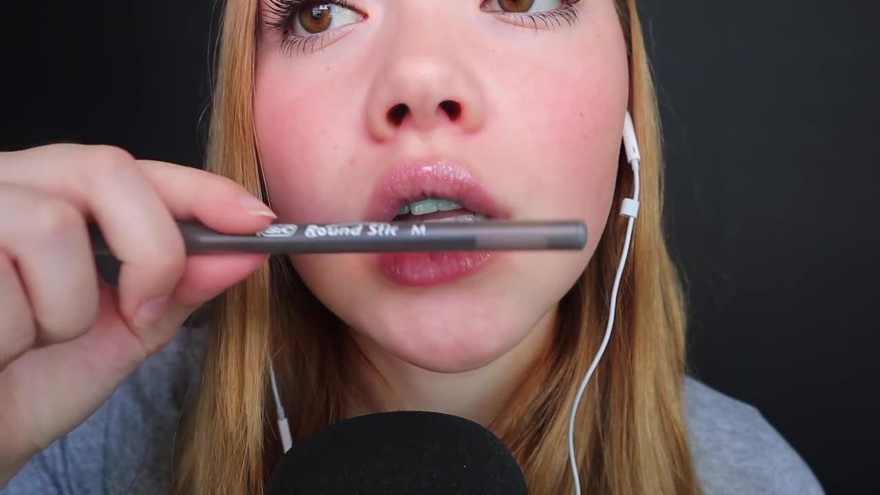 ASMR_ PEN LIP FLUTTERING MOUTH SOUNDS + LOLLIPOP