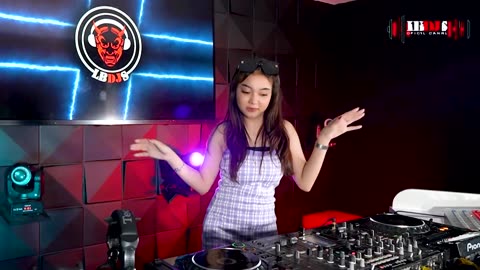 Unleashing the Beats: Female DJ Takes on Numb x Corazone x Summertime Sadness