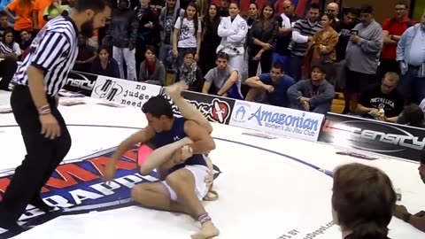 MMAC: Women vs Men who's loose the fight... take a look. Unbelievable