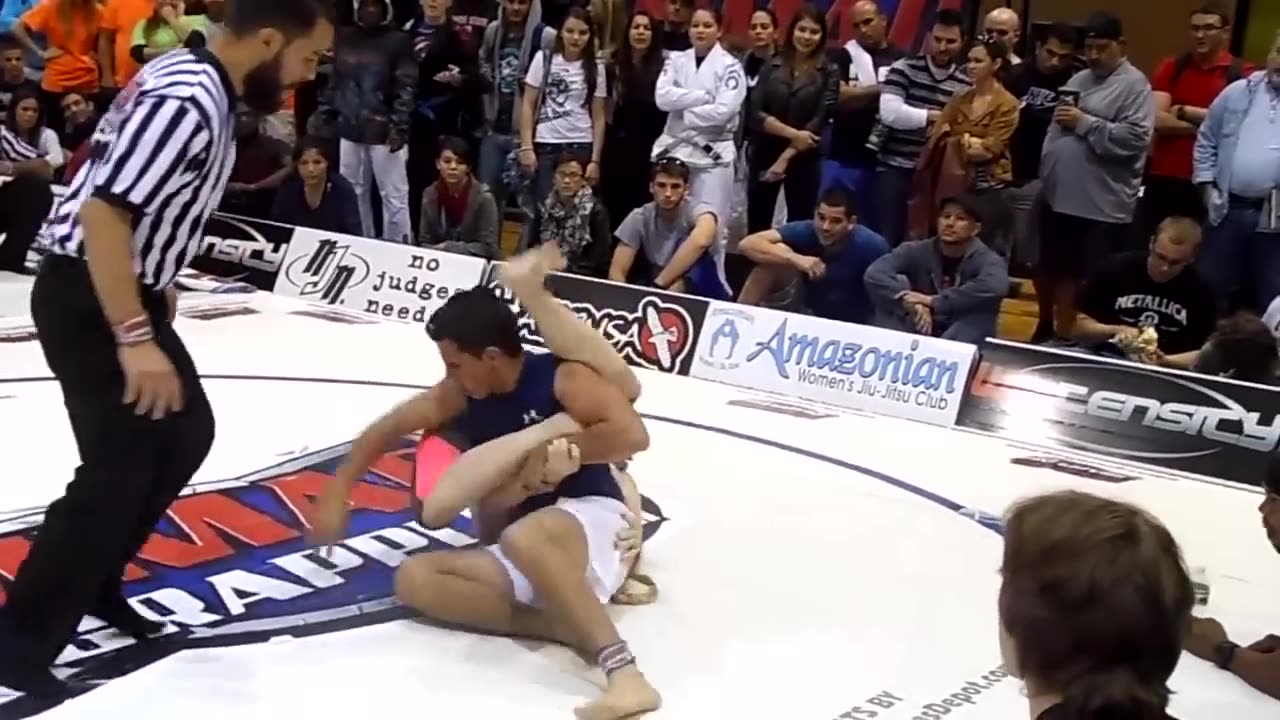 MMAC: Women vs Men who's loose the fight... take a look. Unbelievable