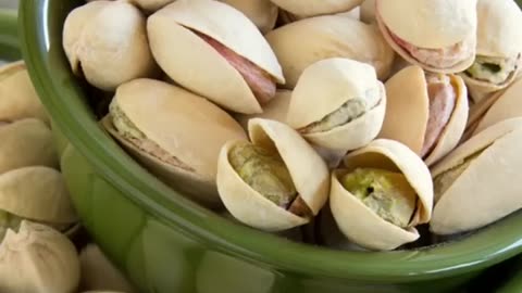सुबह खाली पेट पिस्ता खाने के चार ज़बरदस्त फायदेshealth #trend #short #facts #viral #reels