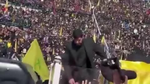 Miles asisten al funeral de Nasrallah mientras combatientes israelíes sobrevuelan el estadio.