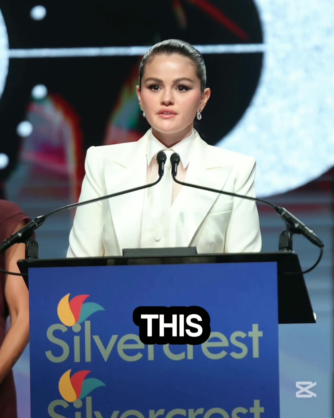 Selena Gomezs white leg style at the first official event after announcing her engagement to Benny