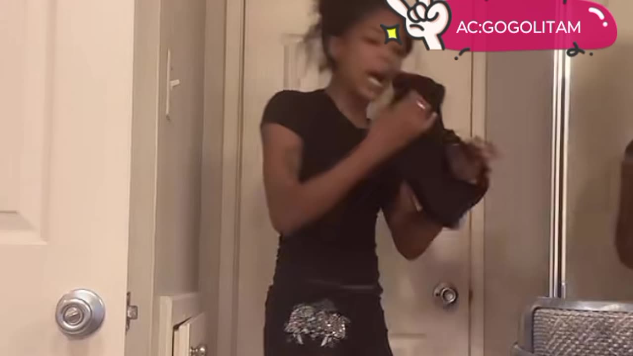 Beth teaching the ladies how to go from flat back to big butt