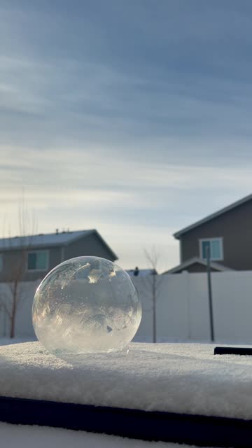 Instant Crystal Bubbles on a Cold Morning