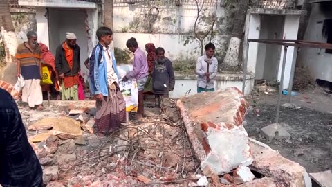 Bangladesh protesters torch house of nation's founding leader