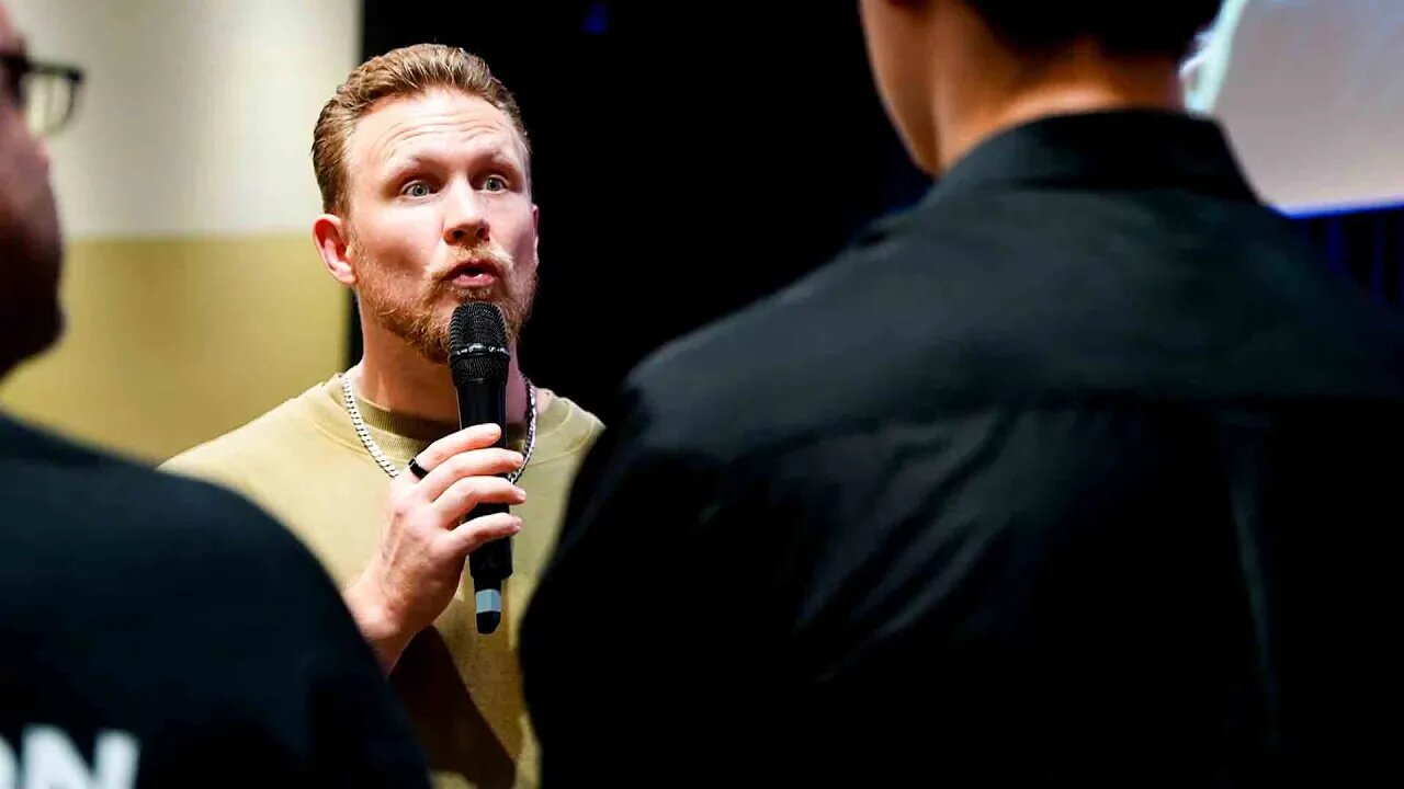 A Demon Tries To Trick Everyone During A Livestream