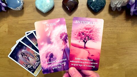 I GOT CHILLS!! THIS PERSON SWITCHES UP ON YOU WITH CRAZY TIMING! 💕 (LOVE TAROT READING) 💐