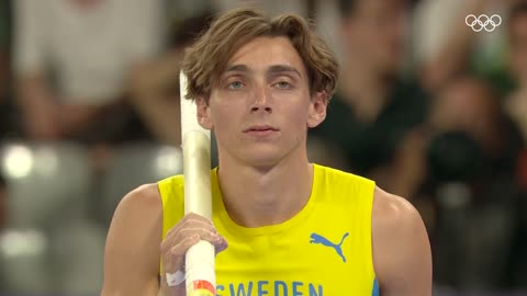 👑 King of the air: The best of Mondo Duplantis 🥇 at the Olympics | Athlete Highlights