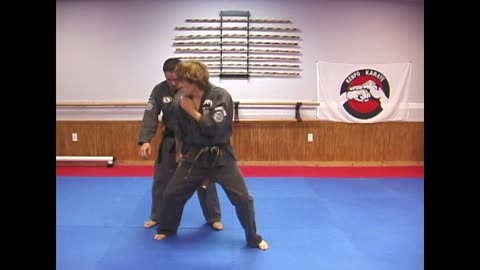 An example of the American Kenpo technique Obscure Wing